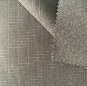 TCR9/MOOSO REC Genbrugsmateriale TC 65/35 Polyesterstof med økologisk bomuldsripstop 5 mm * 5 mm 220 g/m²